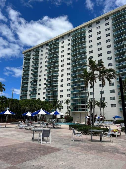 Sunny Isles Beach Spacious Apartment Екстер'єр фото